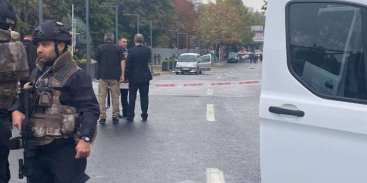 177 kişinin bulunduğu göçmen feribotunda yangın