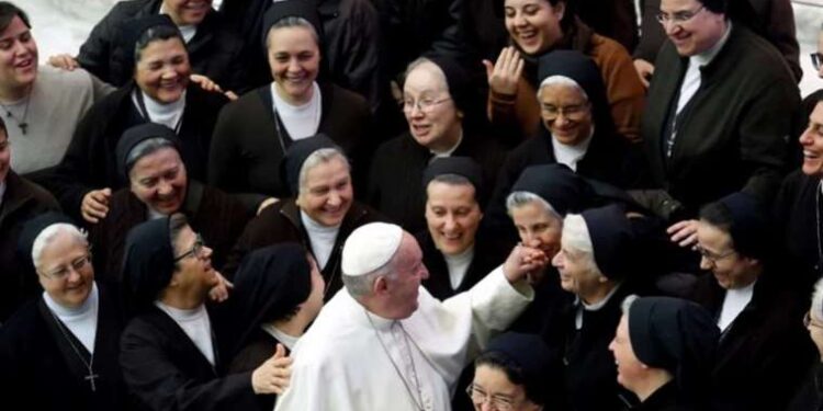 Başı açık fotoğrafının olduğu kimliği polislere göstermedi: ‘Mahrem, dini kurallara uymak zorundasınız’