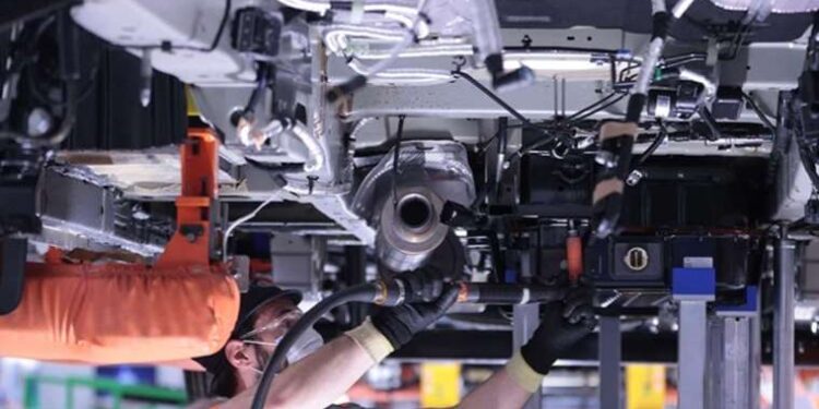 Halk otobüsü evin duvarına çarptı… 8 kişi yaralandı