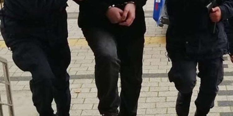 Sınırdaki çalışmayı fırsat bilen göçmenler koşarak ABD’ye geçti