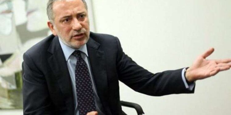 Motosiklet ile çarpışan otomobil mezarlığa uçtu: 2 ölü, 1 yaralı