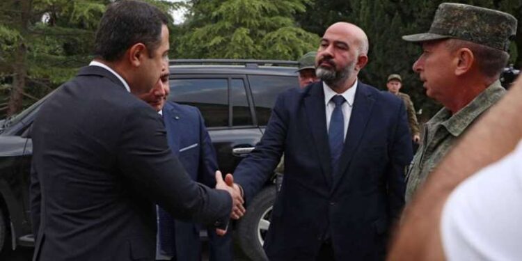 Son dakika… Zeytinburnu’nda 5 katlı binada yangın çıktı! Mahsur kalanlar kurtarıldı