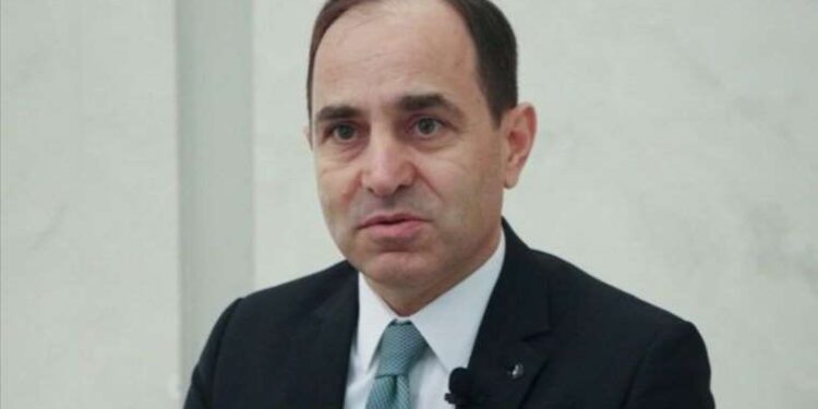 Kara delikler Dünya’ya sanılandan 10 kat daha yakın