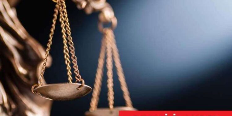 Babasının otomobilini sollamak isterken kaza yaptı