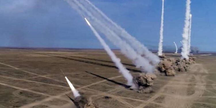 Robot polisler metrolarda görev almaya başladı