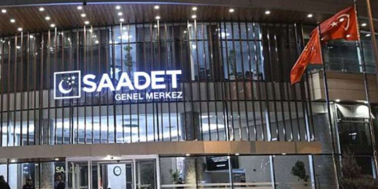 Rize’de evin bahçesine yıldırım düştü!