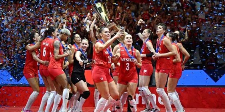 Kocaelispor’da hırsızlık… Kulüp personeli, futbolcunun kolyesini çaldı!