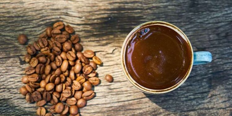 Bu defa kızları ihbar etti… Karabük’te bir evden iki kamyon çöp çıkarıldı!