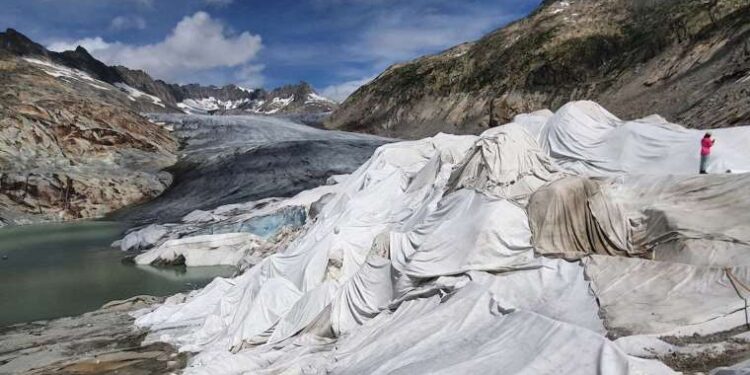 Theodoros Terzopoulos’un hem yönettiği hem de sahnede olduğu oyun Dasdas’ta