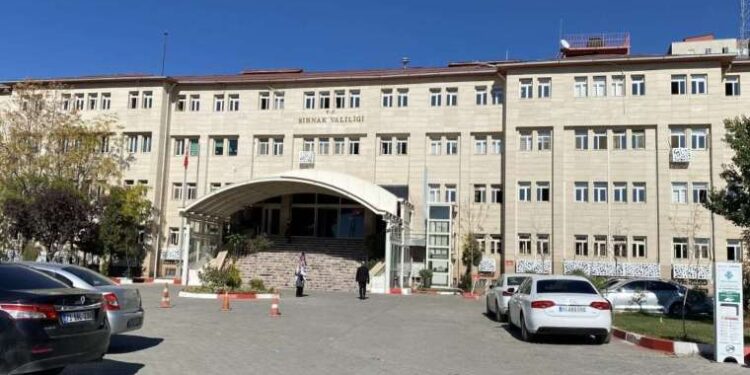 Motosiklet ile gelip 2 farklı marketi kurşunladılar: Şüpheliler yakalandı!