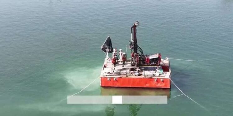 Tarım işçilerinin taşındığı minibüs kanala devrildi: 3’ü ağır 10 yaralı