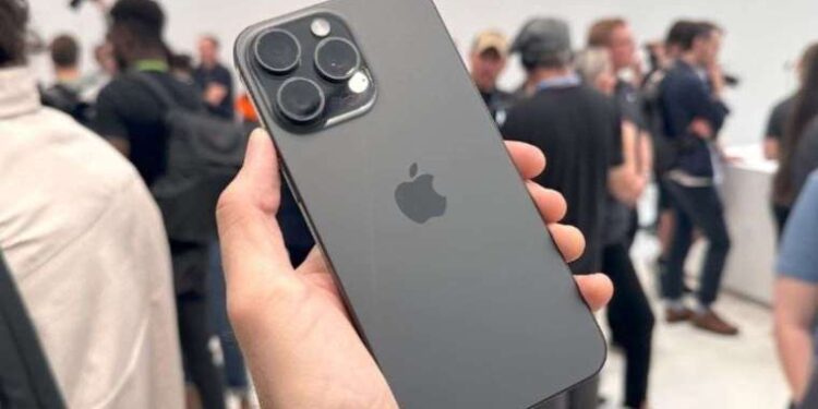 Ece Ronay sosyal medyadan yardım istedi: ‘Defalarca ölüm tehdidi aldım’