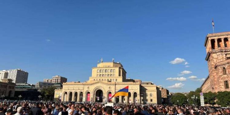 Otel odasında yangın paniği: Büyük çapta hasar oluştu!