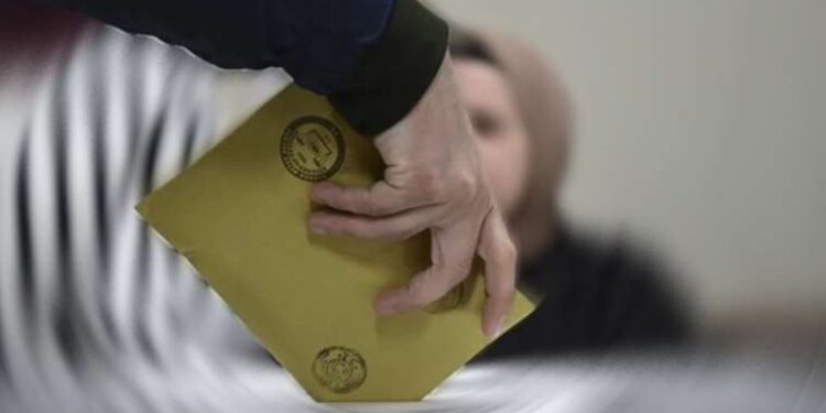 İlkokulda taciz iddiası protesto edildi: Kaygılıyız!