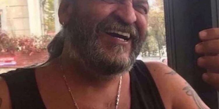 Çıktığı ağaçta 8 metre yükseklikten düşen öğretmen yaralandı