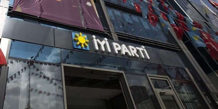 D-100’de metrobüs için ayrılan yola dubaları deviren sürücü yakalandı