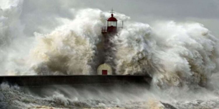 Cep telefonu bataryası ‘bomba’ gibi patladı!
