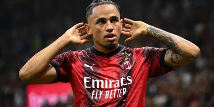 ABD’de bir sürücü aracıyla polis karakoluna daldı