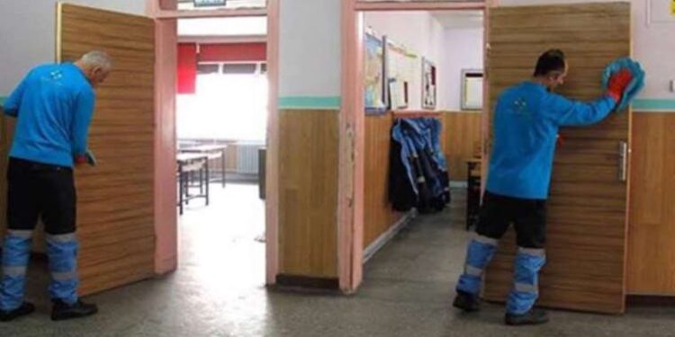 Çocuklara sokakta namaz kıldıran platform okullarda Kuran eğitimini yaygınlaştırmak istiyor