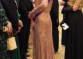 Kate Middleton altın elbise ve pırlantalarıyla göz kamaştırdı