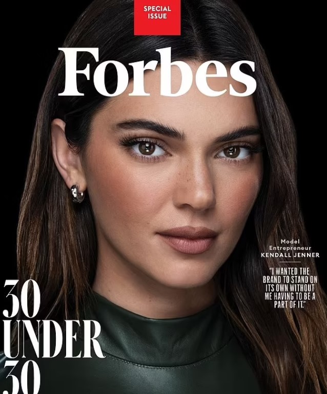 Kendall Jenner, Forbes Dergisi Kapak Olduktan Sonra Üstsüz Video Paylaştı