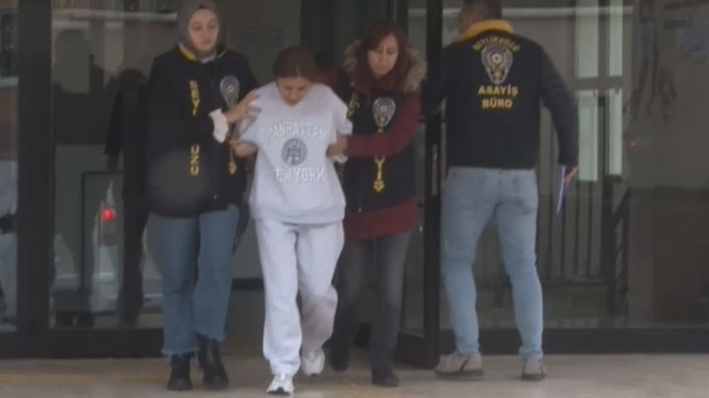 ruhsatsiz-silah-bulundurma-sucundan-gozaltina-16559558_4515_m Ruhsatsız silah bulundurma suçundan gözaltına alınan Banu Parlak adli kontrol şartıyla serbest bırakıldı