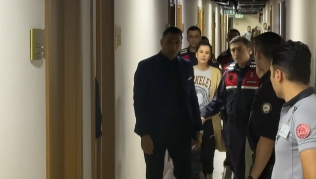 ruhsatsiz-silah-bulundurma-sucundan-gozaltina-16559558_9099_m Ruhsatsız silah bulundurma suçundan gözaltına alınan Banu Parlak adli kontrol şartıyla serbest bırakıldı