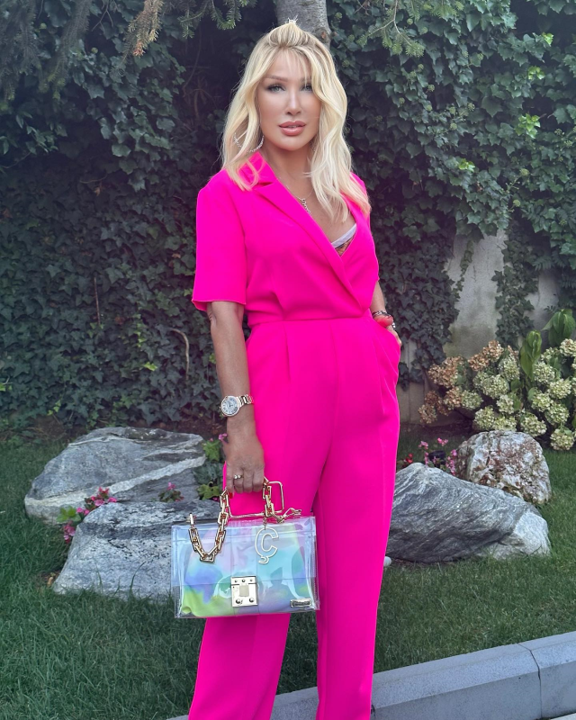 seda-sayan-genc-gorunmek-icin-yuzune-sunnet-16560123_6549_m Seda Sayan genç görünmek için yüzüne sünnet derisinden elde edilen sıvıyı enjekte ettirdi