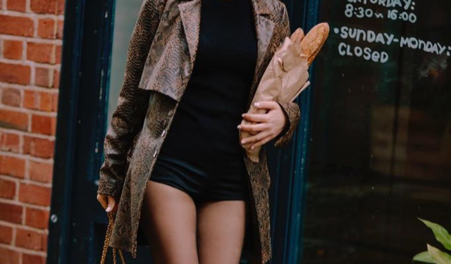 Ünlü oyuncu Yağmur Tanrısevsin fırına mini şortla ekmek almaya gitti