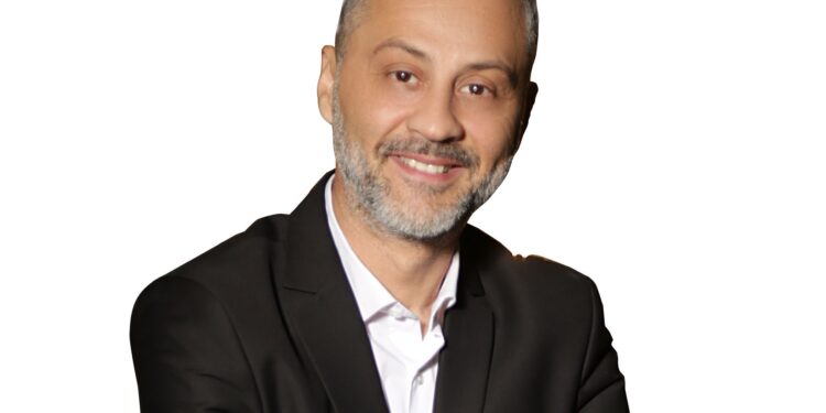 Ümit Öner Siyasete Atıldı