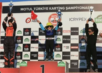 Türkiye’nin en genç karting pilotu ilk profesyonel yarışında zirveye çıktı