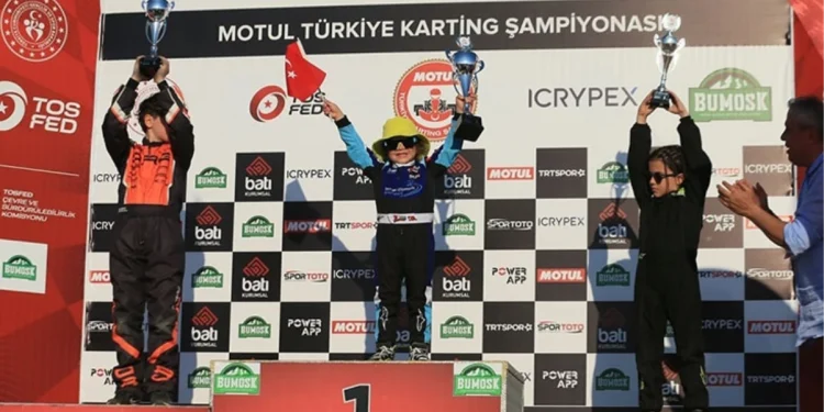 Türkiye’nin en genç karting pilotu ilk profesyonel yarışında zirveye çıktı