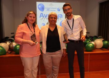 AVRASYA HASTANESİ KURULUŞUNUN 25.YILINDA ÇALIŞANLARINA “EMEĞE SAYGI KIDEM ÖDÜLÜ” TÖRENİ DÜZENLEDİ.