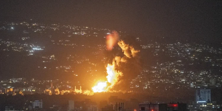 İsrail, yaralıları kurtaran Lübnan askerlerine saldırdı.