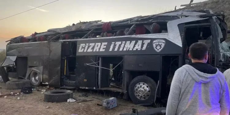 Afyonkarahisar'da Otobüs Devrildi: 21 Yaralı