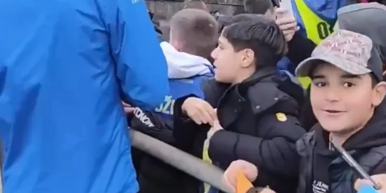 Džeko, Galatasaraylı Minik Taraftarın Formasını İmzalamadı