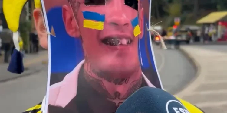 Fenerbahçe Taraftarından L-Gante Maskesi Sürprizi