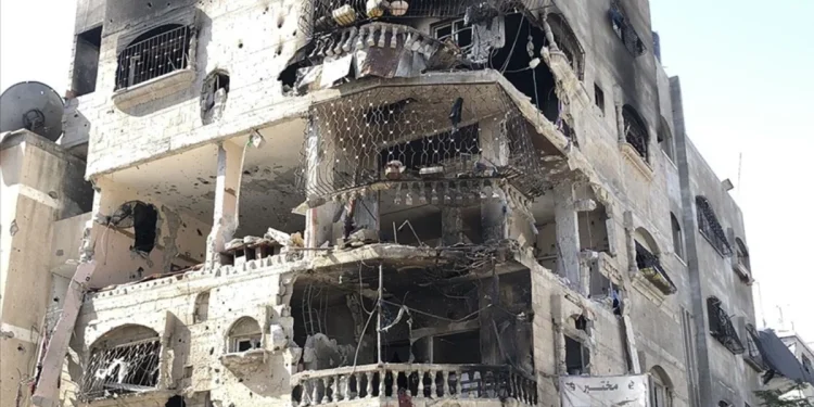 İsrail, Gazze'deki İki Eve Hava Saldırısı Gerçekleştirdi