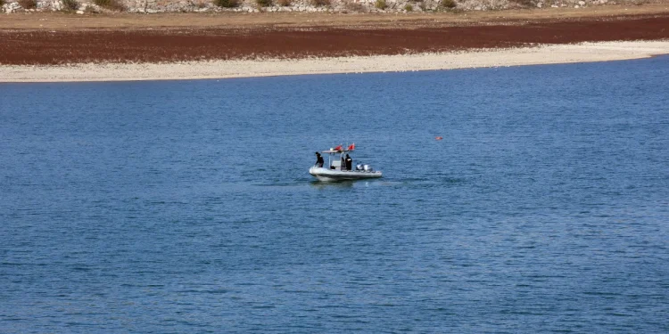 Adana'da Baraj Gölünde Kaybolan Kişi Aranıyor