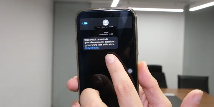 "Dolandırıcılar, Bilişim Profesörünü Hedef Aldı"