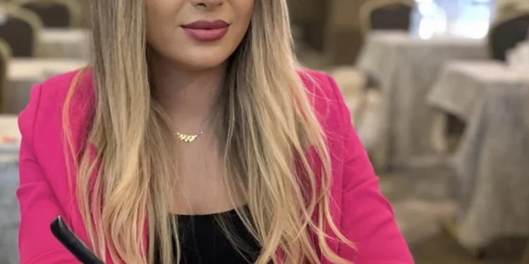 Fenomen Neşe Özkan estetik ameliyatı sonrası vefat etti.