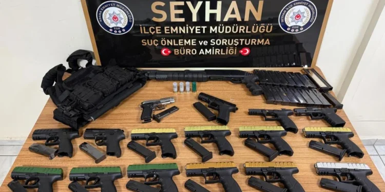 Adana'da cephanelik bulunan kardeşlerin savunması