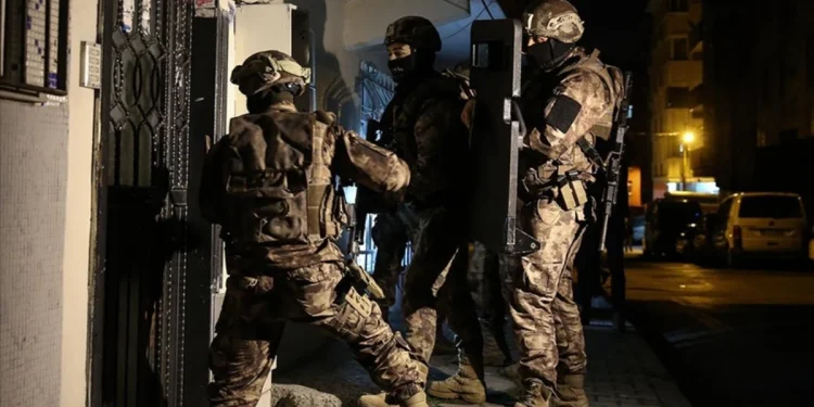 10 İlde PKK'ya Yönelik Operasyon: 52 Gözaltı
