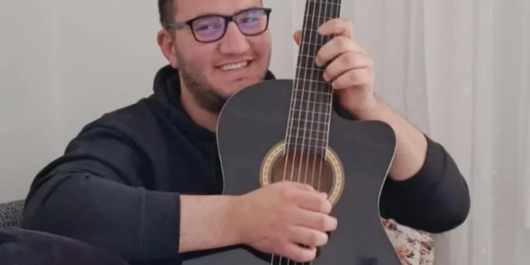 Gaziantep'te sokak köpeklerinden kaçarken kamyonet çarptı