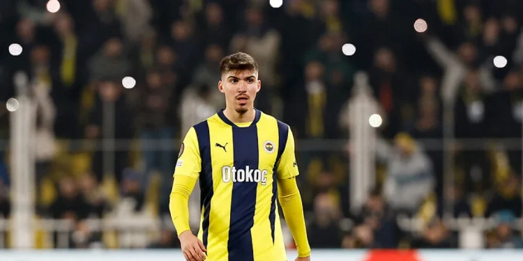 Fenerbahçe Yusuf Akçiçek'in maaşını artırma kararı aldı