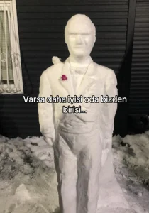 Ordu'da bir genç kardan Atatürk heykeli yaptı