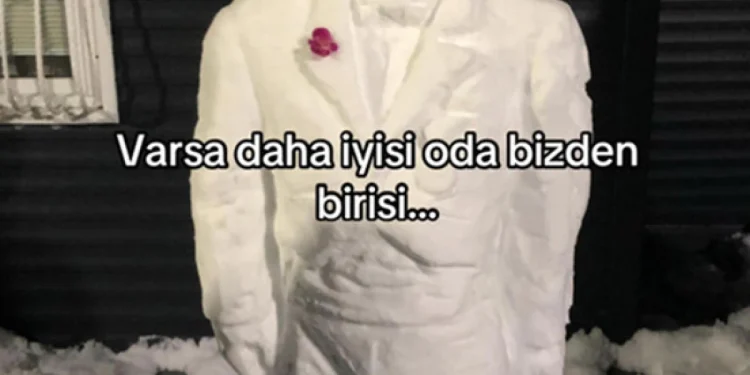 Ordu'da bir genç kardan Atatürk heykeli yaptı