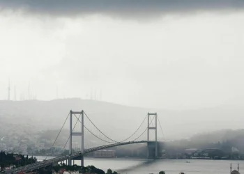 İstanbul Boğazı'nda Gemi Trafiği Durduruldu