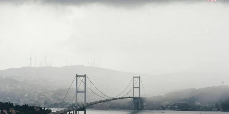 İstanbul Boğazı'nda Gemi Trafiği Durduruldu