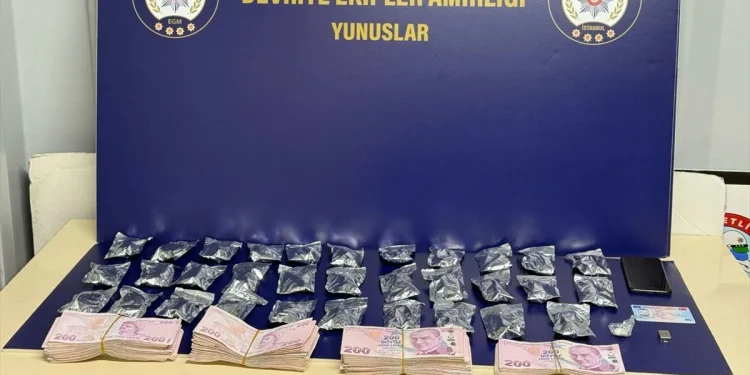 İstanbul'da şüpheli araçta uyuşturucu yakalandı.